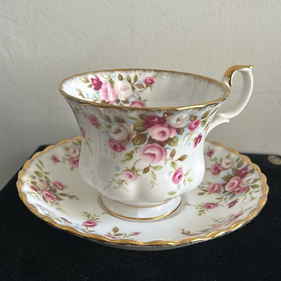 Royal Albert, Bone China Cottage Garden Vintage Tea Cup Set - Picture 6 of 9